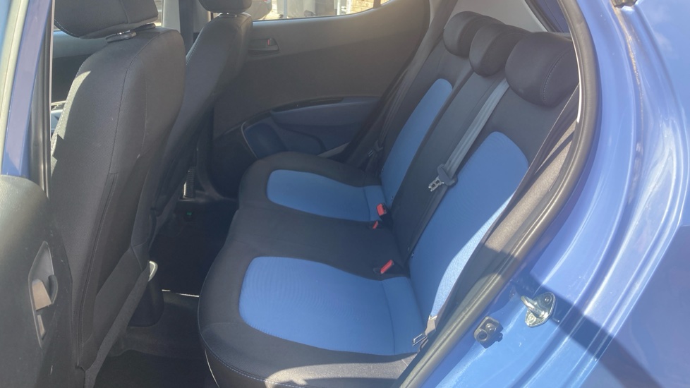 Hyundai i10 1.0 SE 5dr Petrol Hatchback - Image 16