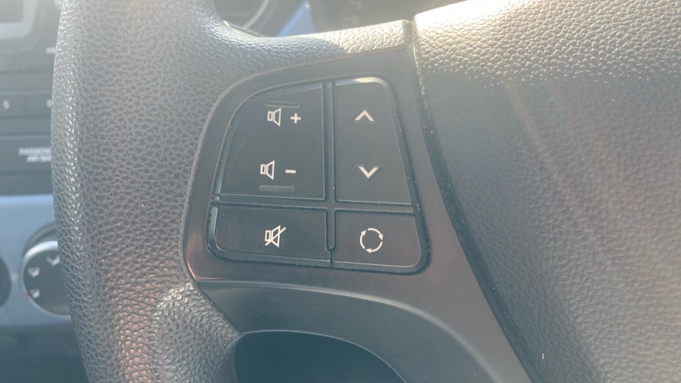 Hyundai i10 1.0 SE 5dr Petrol Hatchback - Image 22