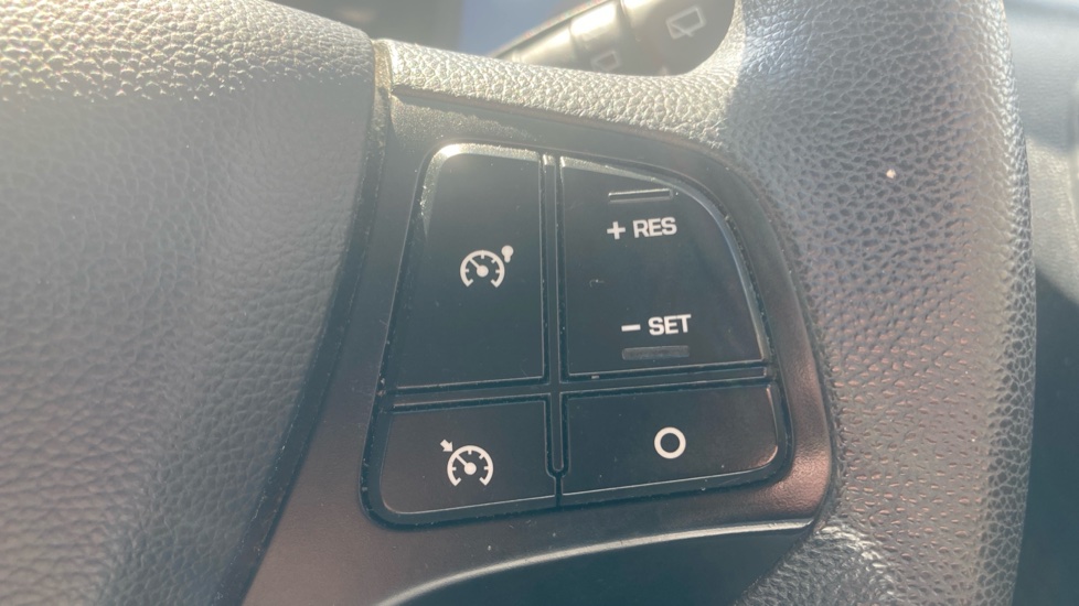 Hyundai i10 1.0 SE 5dr Petrol Hatchback - Image 23