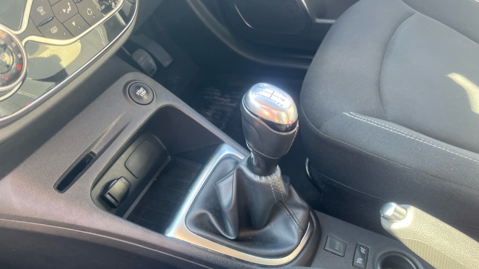Renault Captur 0.9 TCE 90 Iconic 5dr Petrol Hatchback - Image 13