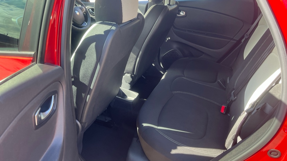 Renault Captur 0.9 TCE 90 Iconic 5dr Petrol Hatchback - Image 16