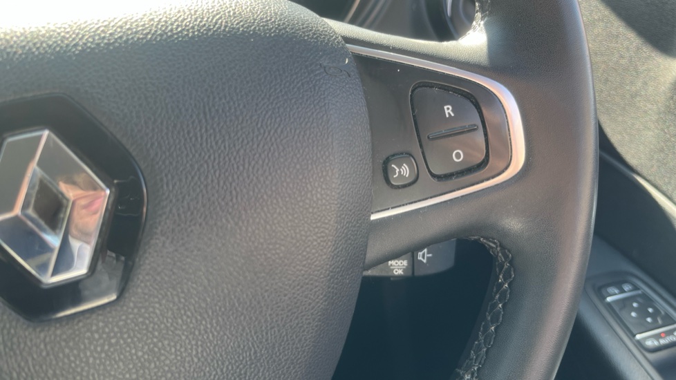 Renault Captur 0.9 TCE 90 Iconic 5dr Petrol Hatchback - Image 21
