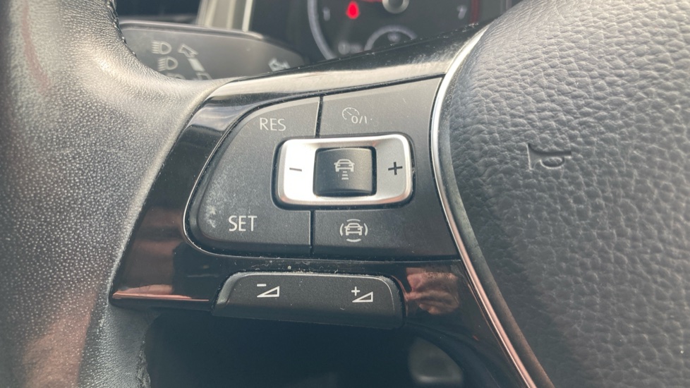 Volkswagen T-Roc 1.0 TSI Design 5dr Petrol Hatchback - Image 28