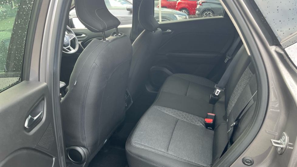 Renault Captur 1.6 E-Tech full hybrid 145 Evolution 5dr Auto Hybrid Hatchback - Image 16