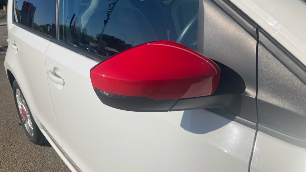 Volkswagen Up 1.0 65PS Beats 5dr Petrol Hatchback - Image 25