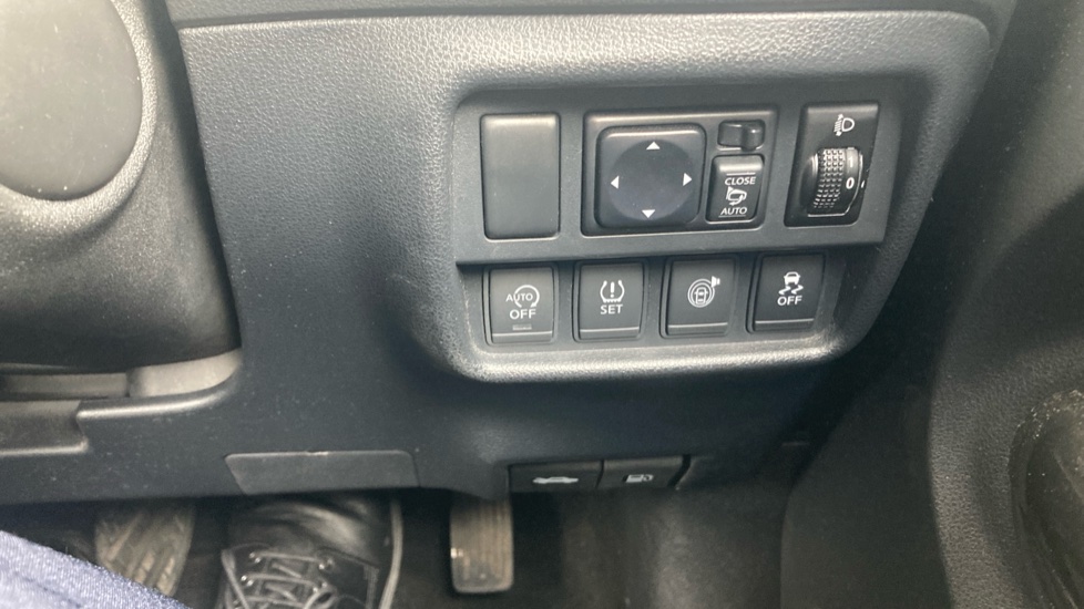 Nissan Juke 1.5 dCi Tekna 5dr Diesel Hatchback - Image 24