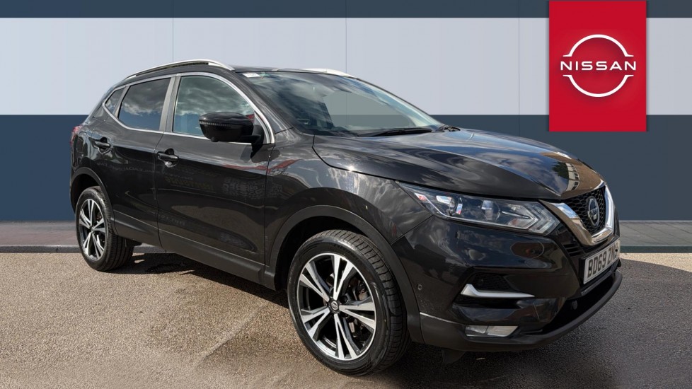 Nissan Qashqai 1.3 DiG-T N-Connecta 5dr [Glass Roof Pack] Petrol Hatchback - Image 1