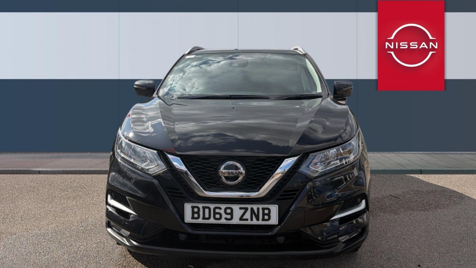 Nissan Qashqai 1.3 DiG-T N-Connecta 5dr [Glass Roof Pack] Petrol Hatchback - Image 3
