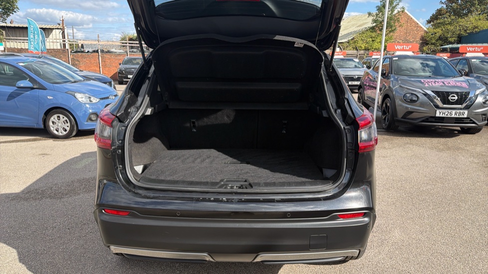 Nissan Qashqai 1.3 DiG-T N-Connecta 5dr [Glass Roof Pack] Petrol Hatchback - Image 4