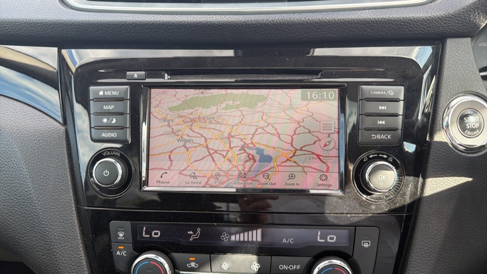 Nissan Qashqai 1.3 DiG-T N-Connecta 5dr [Glass Roof Pack] Petrol Hatchback - Image 12