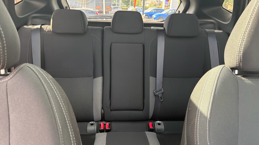 Nissan Qashqai 1.3 DiG-T N-Connecta 5dr [Glass Roof Pack] Petrol Hatchback - Image 15
