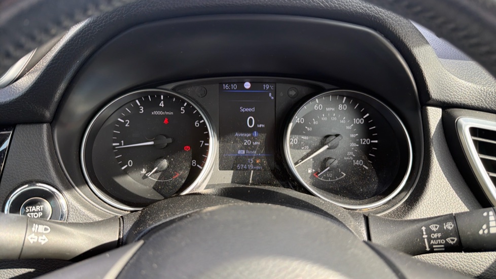 Nissan Qashqai 1.3 DiG-T N-Connecta 5dr [Glass Roof Pack] Petrol Hatchback - Image 18