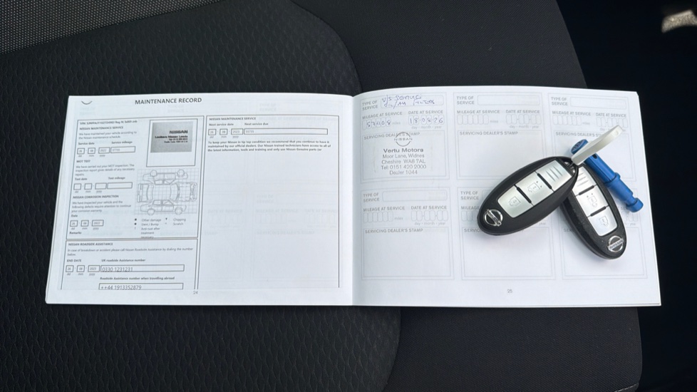 Nissan Qashqai 1.3 DiG-T N-Connecta 5dr [Glass Roof Pack] Petrol Hatchback - Image 19