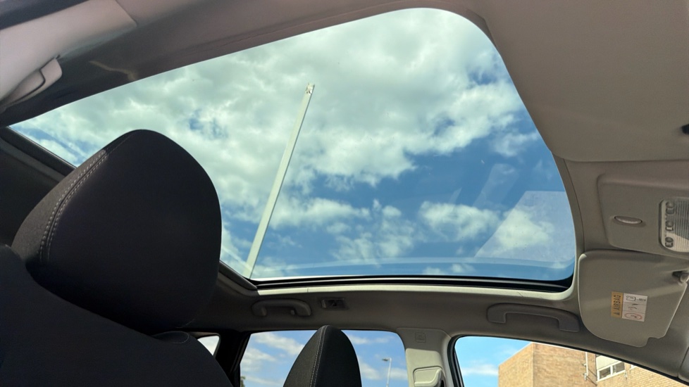 Nissan Qashqai 1.3 DiG-T N-Connecta 5dr [Glass Roof Pack] Petrol Hatchback - Image 24
