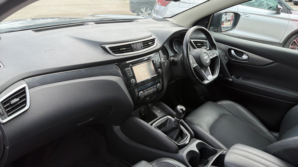 Nissan Qashqai 1.5 dCi Tekna [Glass Roof Pack] 5dr Diesel Hatchback - Image 9
