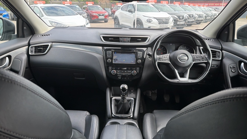 Nissan Qashqai 1.5 dCi Tekna [Glass Roof Pack] 5dr Diesel Hatchback - Image 10