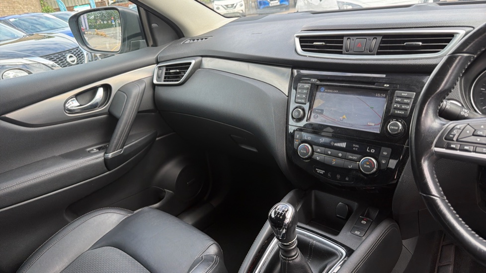 Nissan Qashqai 1.5 dCi Tekna [Glass Roof Pack] 5dr Diesel Hatchback - Image 14