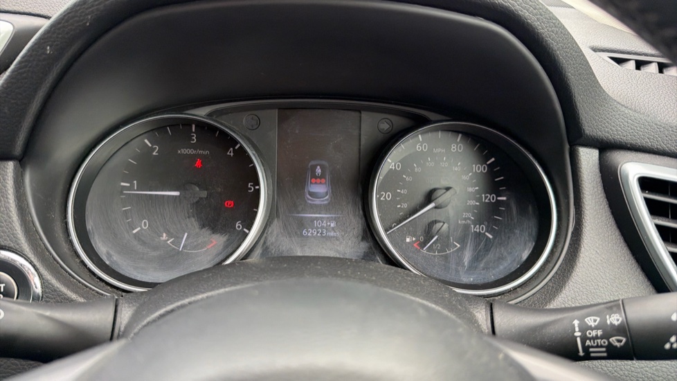 Nissan Qashqai 1.5 dCi Tekna [Glass Roof Pack] 5dr Diesel Hatchback - Image 18