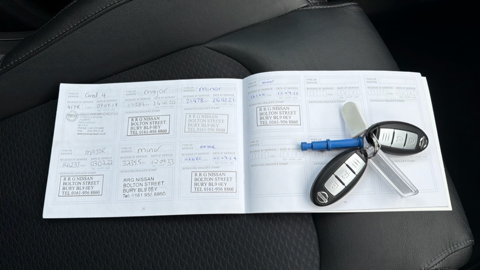 Nissan Qashqai 1.5 dCi Tekna [Glass Roof Pack] 5dr Diesel Hatchback - Image 19
