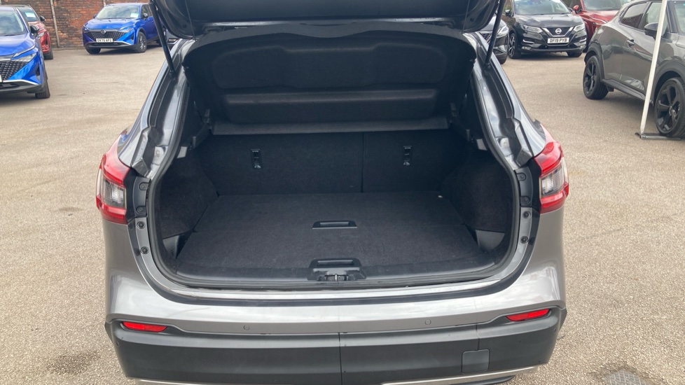 Nissan Qashqai 1.5 dCi 115 N-Connecta 5dr Diesel Hatchback - Image 4