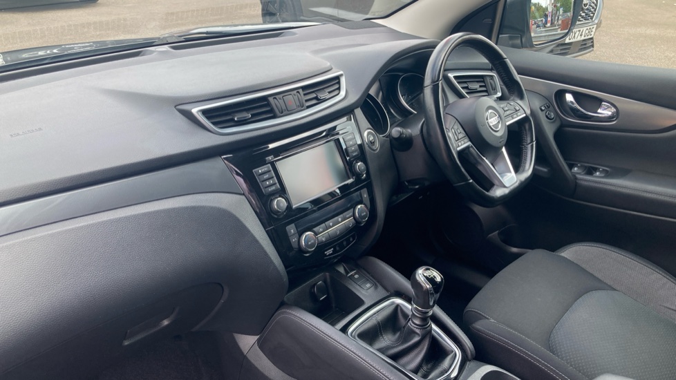 Nissan Qashqai 1.5 dCi 115 N-Connecta 5dr Diesel Hatchback - Image 9