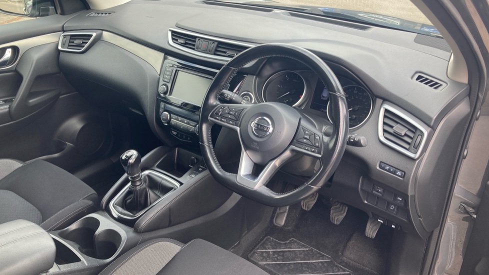 Nissan Qashqai 1.5 dCi 115 N-Connecta 5dr Diesel Hatchback - Image 11