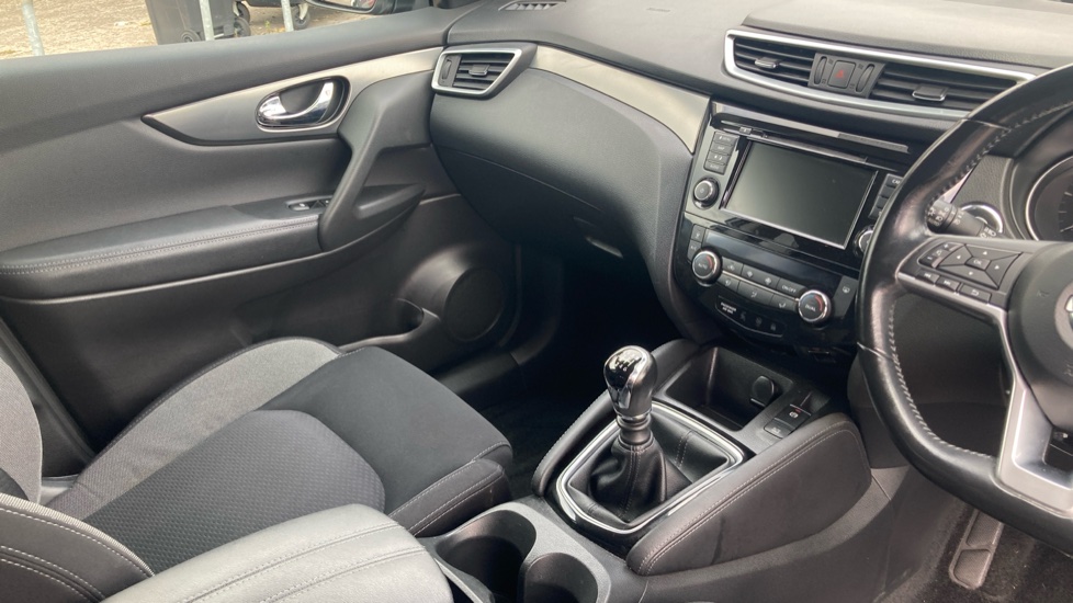 Nissan Qashqai 1.5 dCi 115 N-Connecta 5dr Diesel Hatchback - Image 14