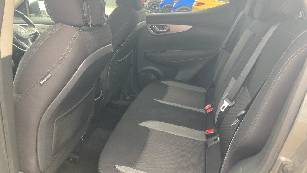 Nissan Qashqai 1.5 dCi 115 N-Connecta 5dr Diesel Hatchback - Image 16