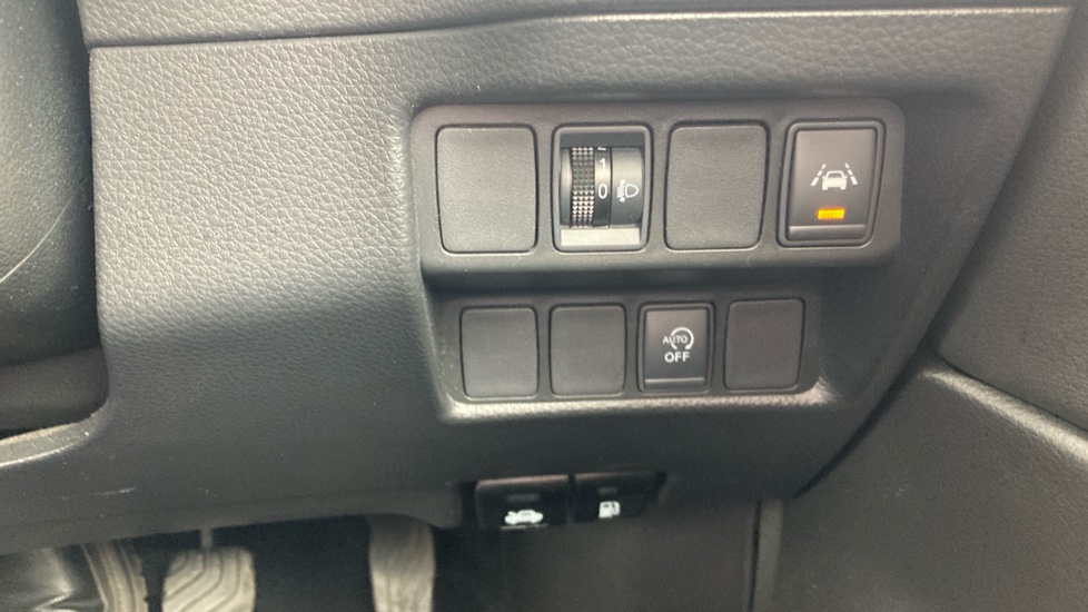 Nissan Qashqai 1.5 dCi 115 N-Connecta 5dr Diesel Hatchback - Image 22