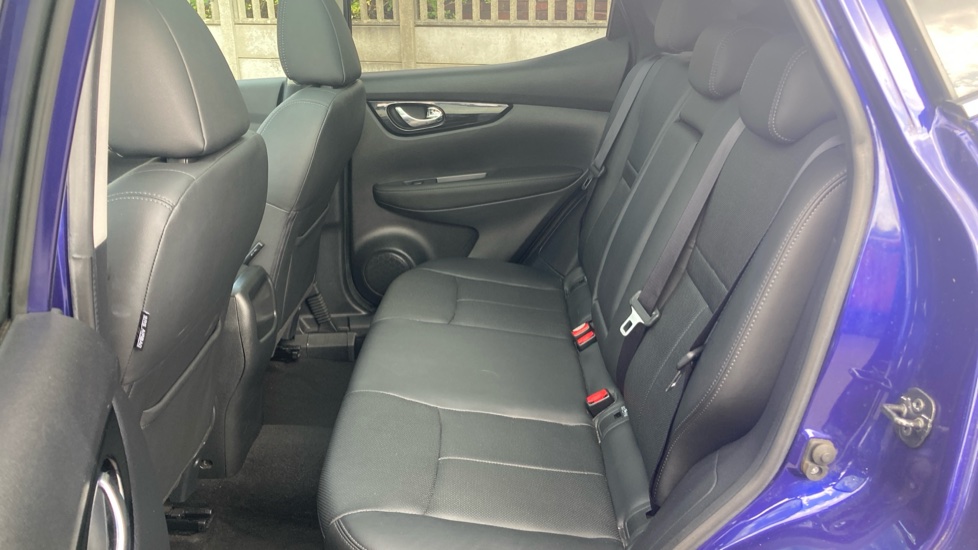 Nissan Qashqai 1.2 DiG-T Tekna [Non-Panoramic] 5dr Xtronic Petrol Hatchback - Image 16