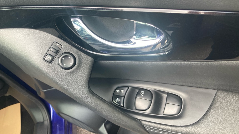 Nissan Qashqai 1.2 DiG-T Tekna [Non-Panoramic] 5dr Xtronic Petrol Hatchback - Image 23