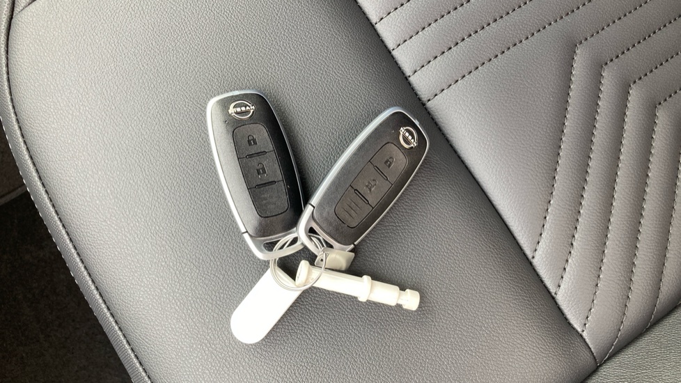 Nissan Juke 1.0 DiG-T Tekna 5dr Petrol Hatchback - Image 19