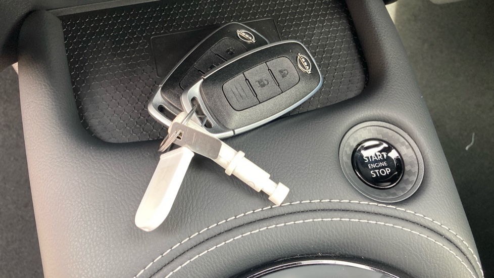 Nissan Juke 1.0 DiG-T Tekna 5dr Petrol Hatchback - Image 20