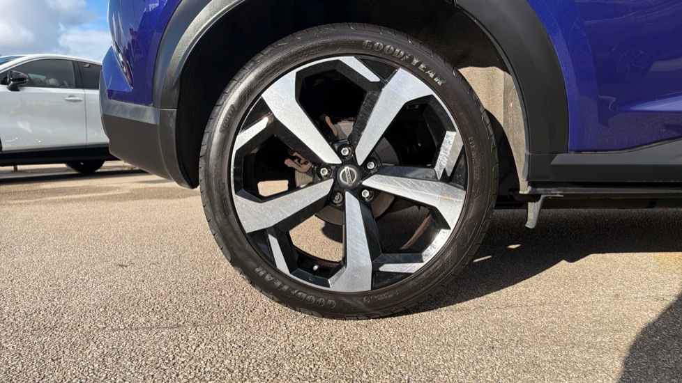 Nissan Juke 1.0 DiG-T 114 Tekna 5dr Petrol Hatchback - Image 7