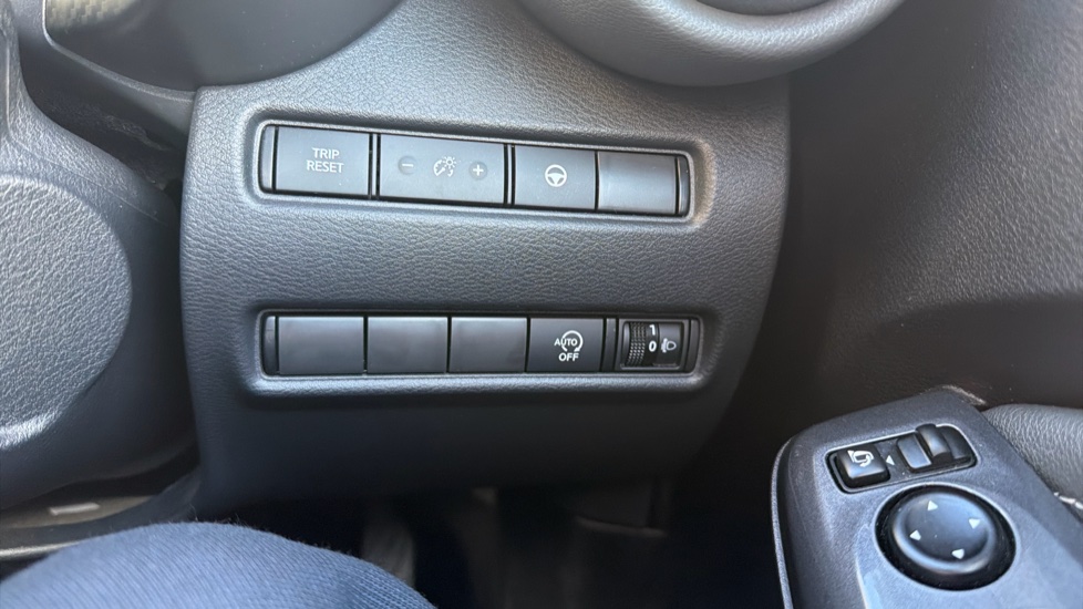 Nissan Juke 1.0 DiG-T 114 Tekna 5dr Petrol Hatchback - Image 27