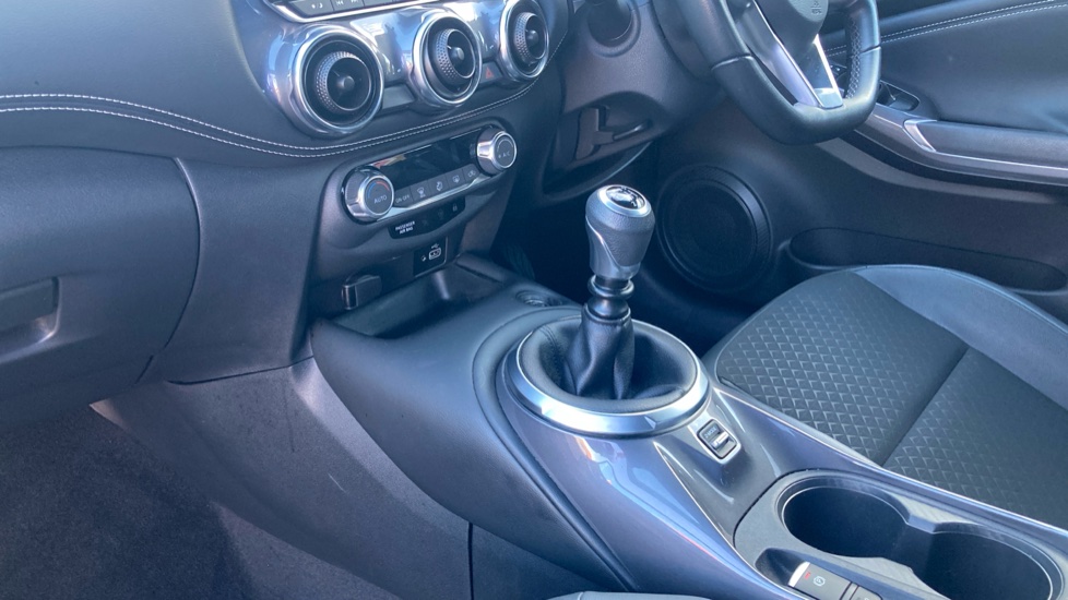 Nissan Juke 1.0 DiG-T 114 N-Connecta 5dr Petrol Hatchback - Image 13