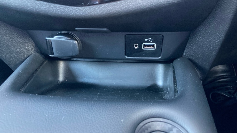 Nissan Juke 1.0 DiG-T 114 N-Connecta 5dr Petrol Hatchback - Image 24