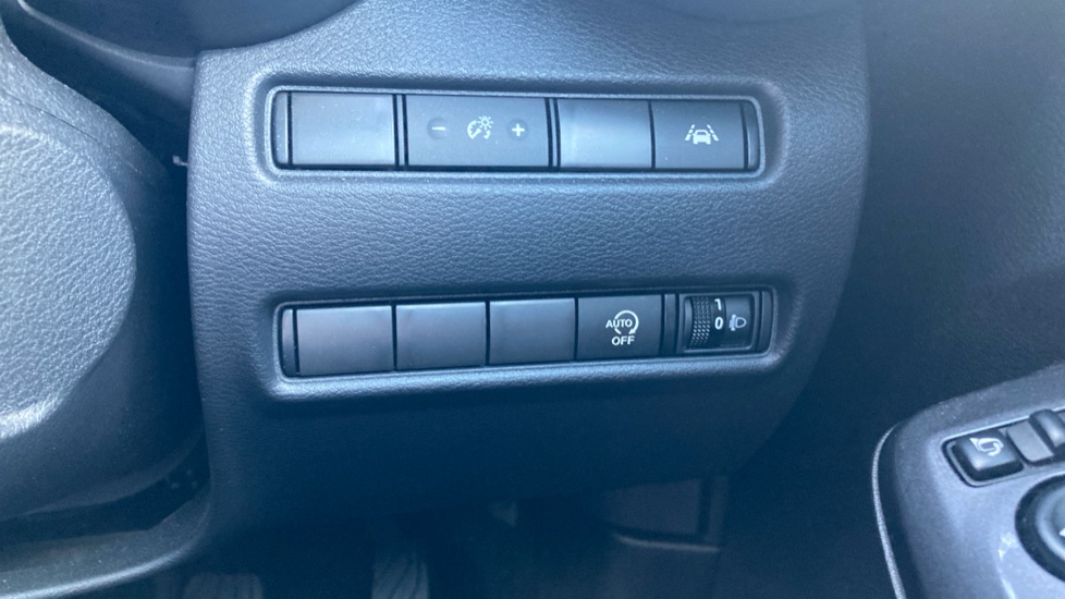 Nissan Juke 1.0 DiG-T 114 N-Connecta 5dr Petrol Hatchback - Image 25