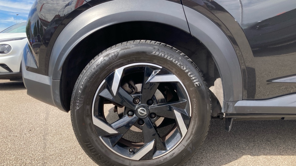 Nissan Juke 1.0 DiG-T 114 N-Connecta 5dr DCT Petrol Hatchback - Image 7