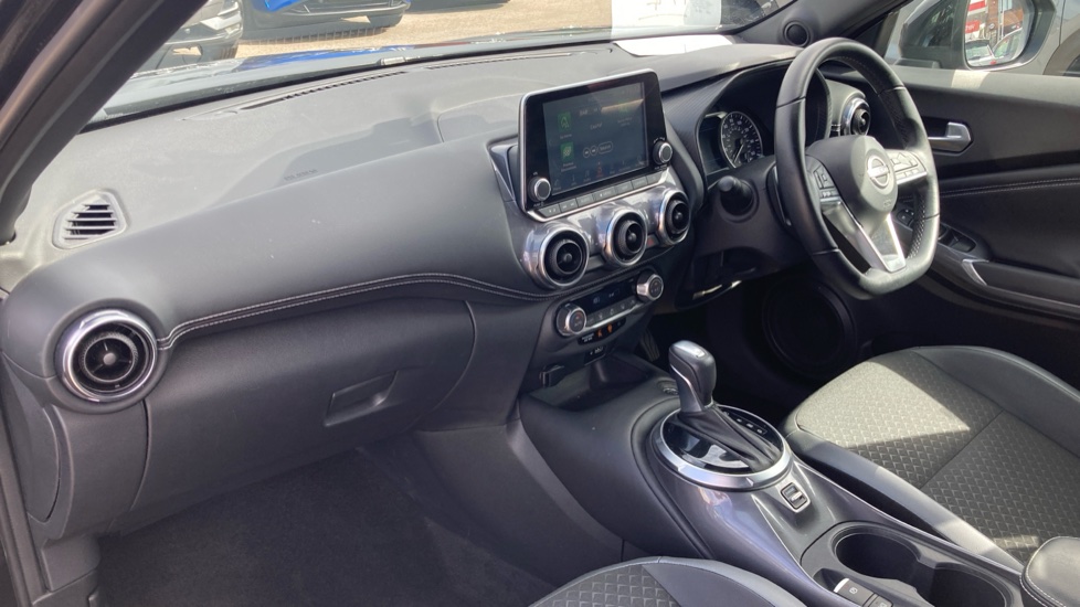 Nissan Juke 1.0 DiG-T 114 N-Connecta 5dr DCT Petrol Hatchback - Image 9