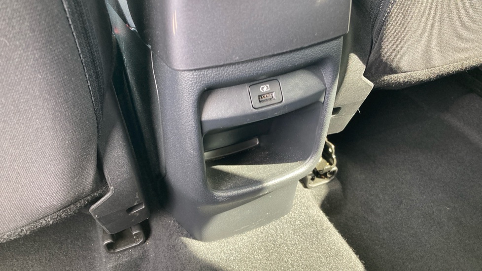 Nissan Juke 1.0 DiG-T 114 N-Connecta 5dr DCT Petrol Hatchback - Image 21