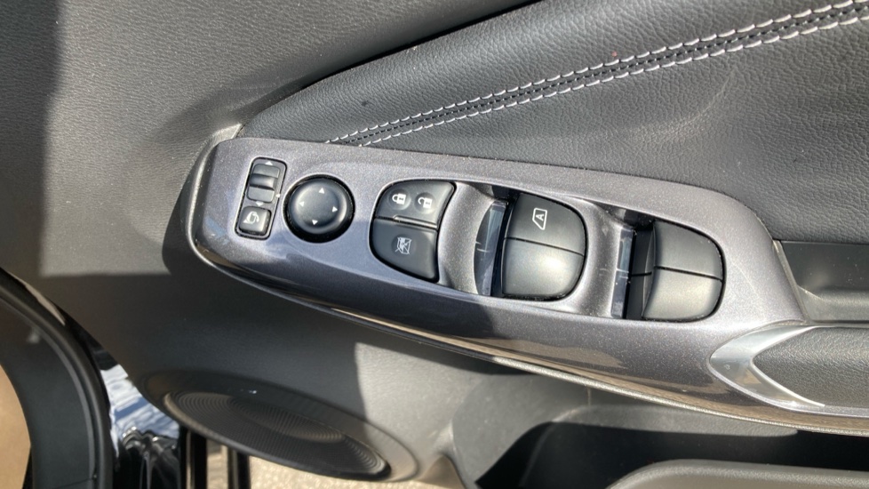 Nissan Juke 1.0 DiG-T 114 N-Connecta 5dr DCT Petrol Hatchback - Image 22