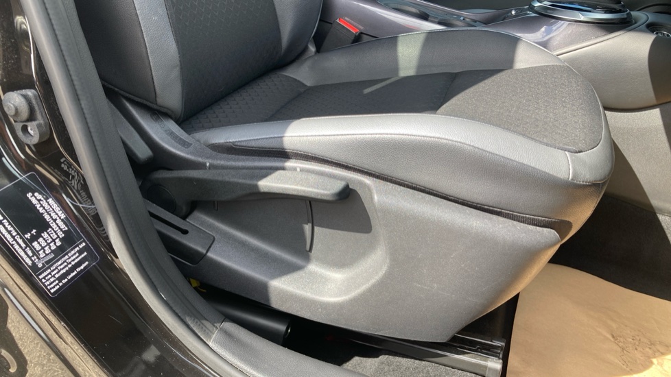 Nissan Juke 1.0 DiG-T 114 N-Connecta 5dr DCT Petrol Hatchback - Image 24