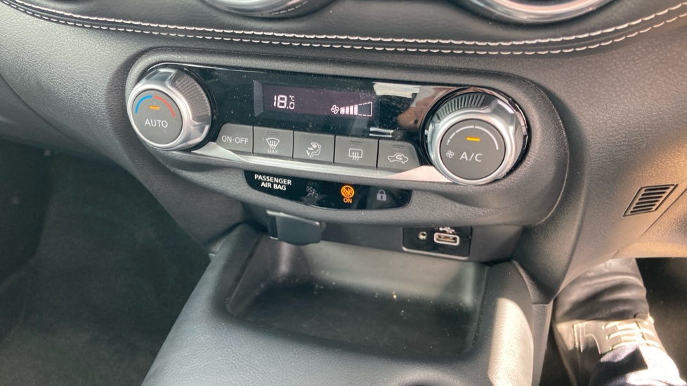 Nissan Juke 1.0 DiG-T 114 N-Connecta 5dr DCT Petrol Hatchback - Image 29