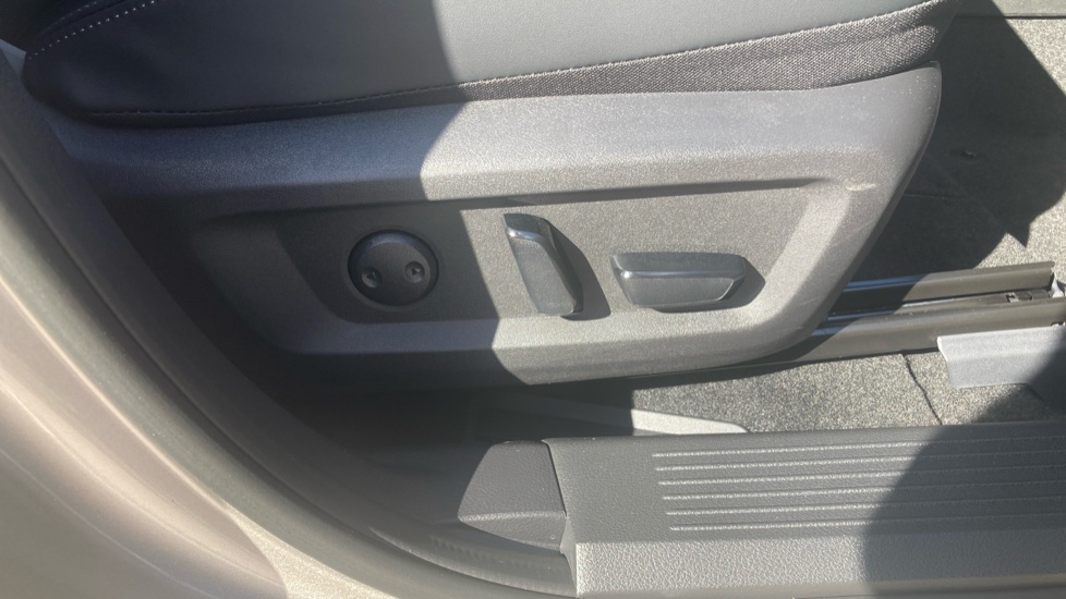 Nissan X-Trail 1.5 E-Power E-4orce 213 Tekna 5dr Auto Hybrid Station Wagon - Image 30