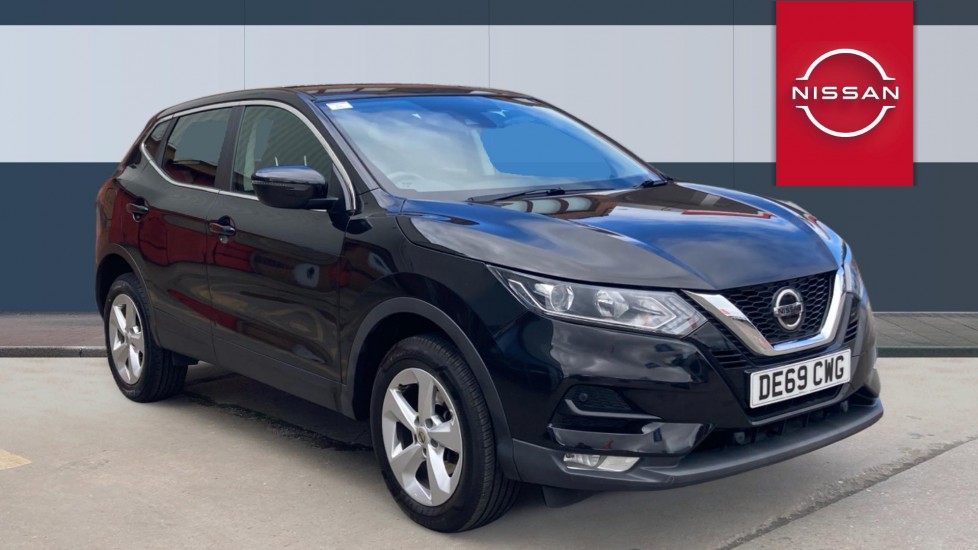 Nissan Qashqai 1.3 DiG-T 160 Acenta Premium 5dr Petrol Hatchback - Image 1