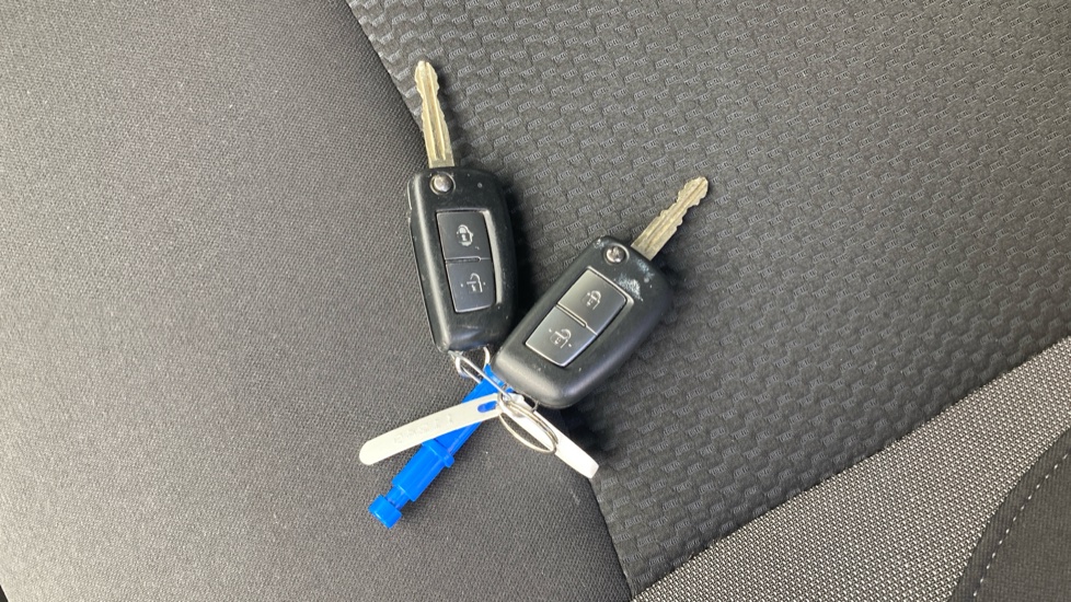 Nissan Qashqai 1.3 DiG-T 160 Acenta Premium 5dr Petrol Hatchback - Image 20