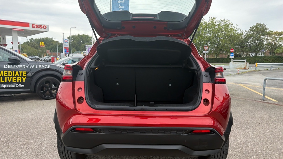 Nissan Juke 1.0 DiG-T 114 Acenta 5dr Petrol Hatchback - Image 4