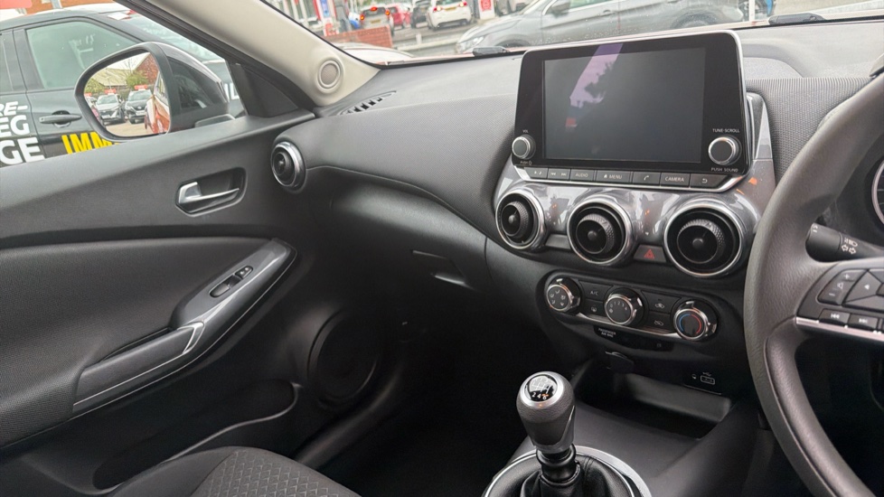 Nissan Juke 1.0 DiG-T 114 Acenta 5dr Petrol Hatchback - Image 14