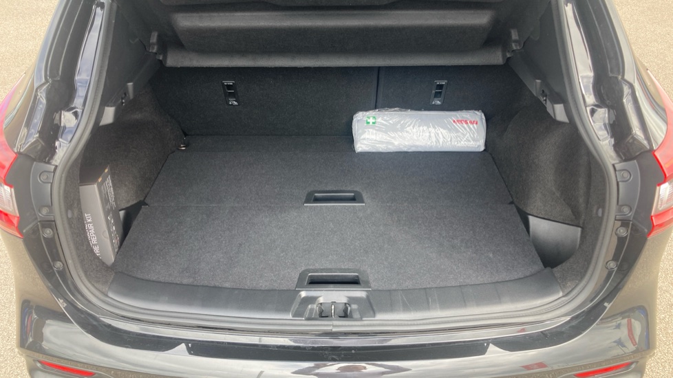 Nissan Qashqai 1.3 DiG-T Tekna 5dr Petrol Hatchback - Image 4